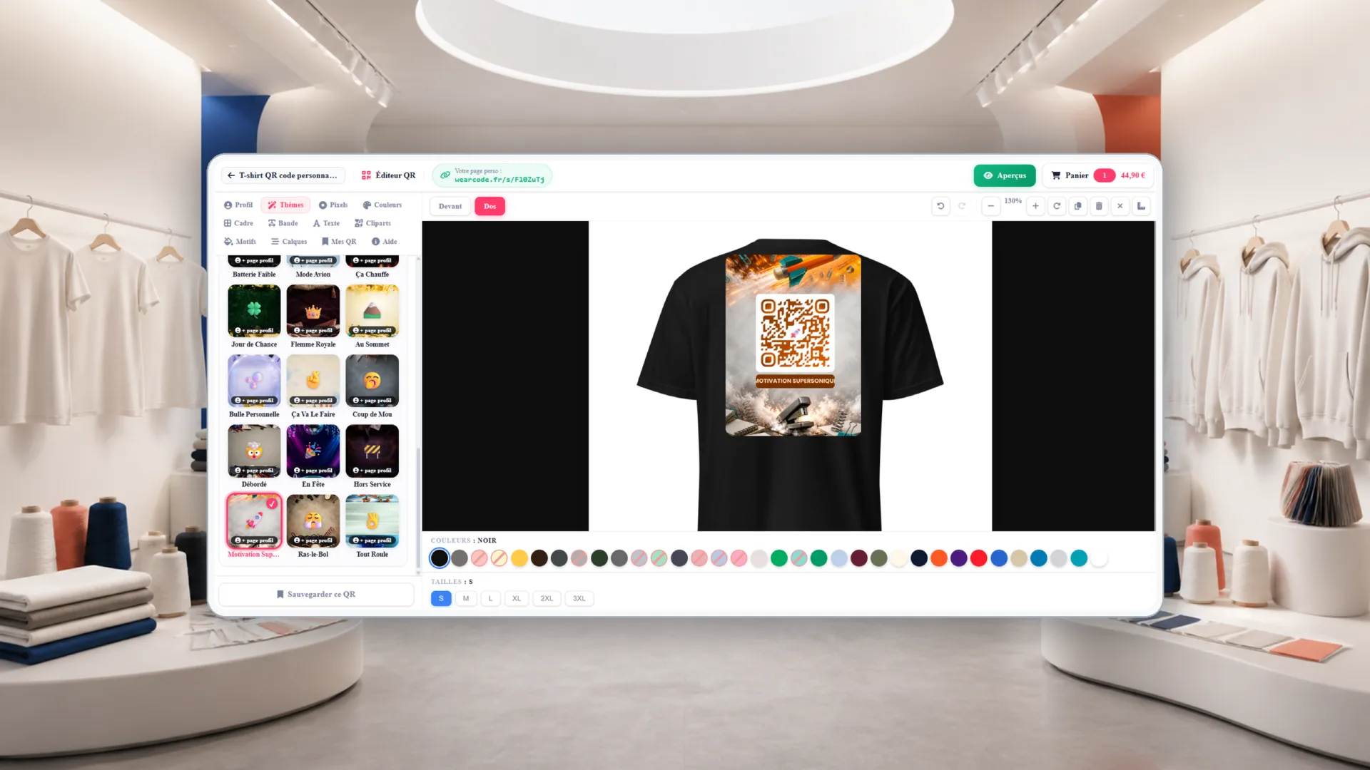 L'éditeur wearcode ouvert dans un atelier textile : panneau de pré-thèmes à gauche, t-shirt noir à QR code au centre