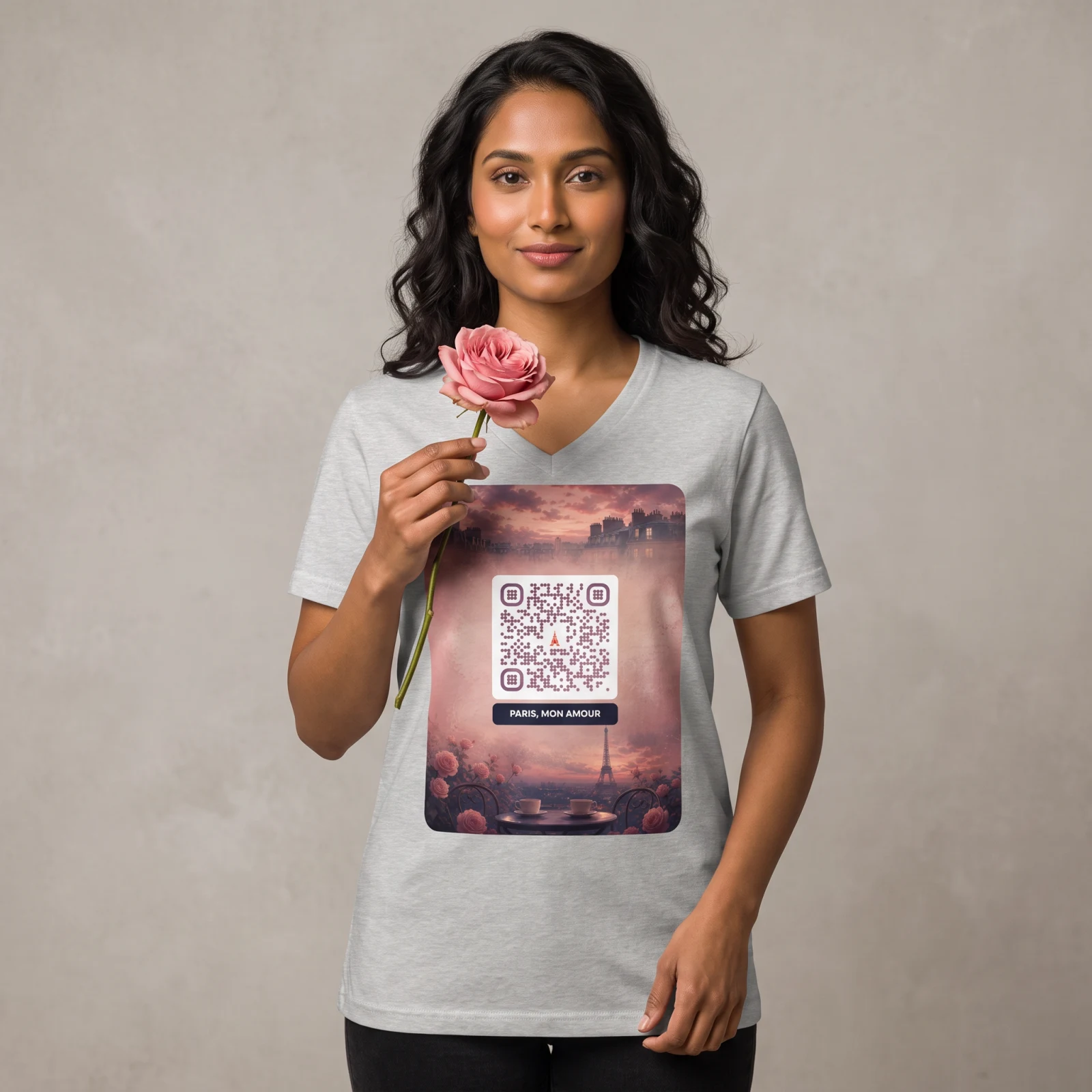 T-shirt col V QR code personnalisé — look casual chic – Gris Chiné