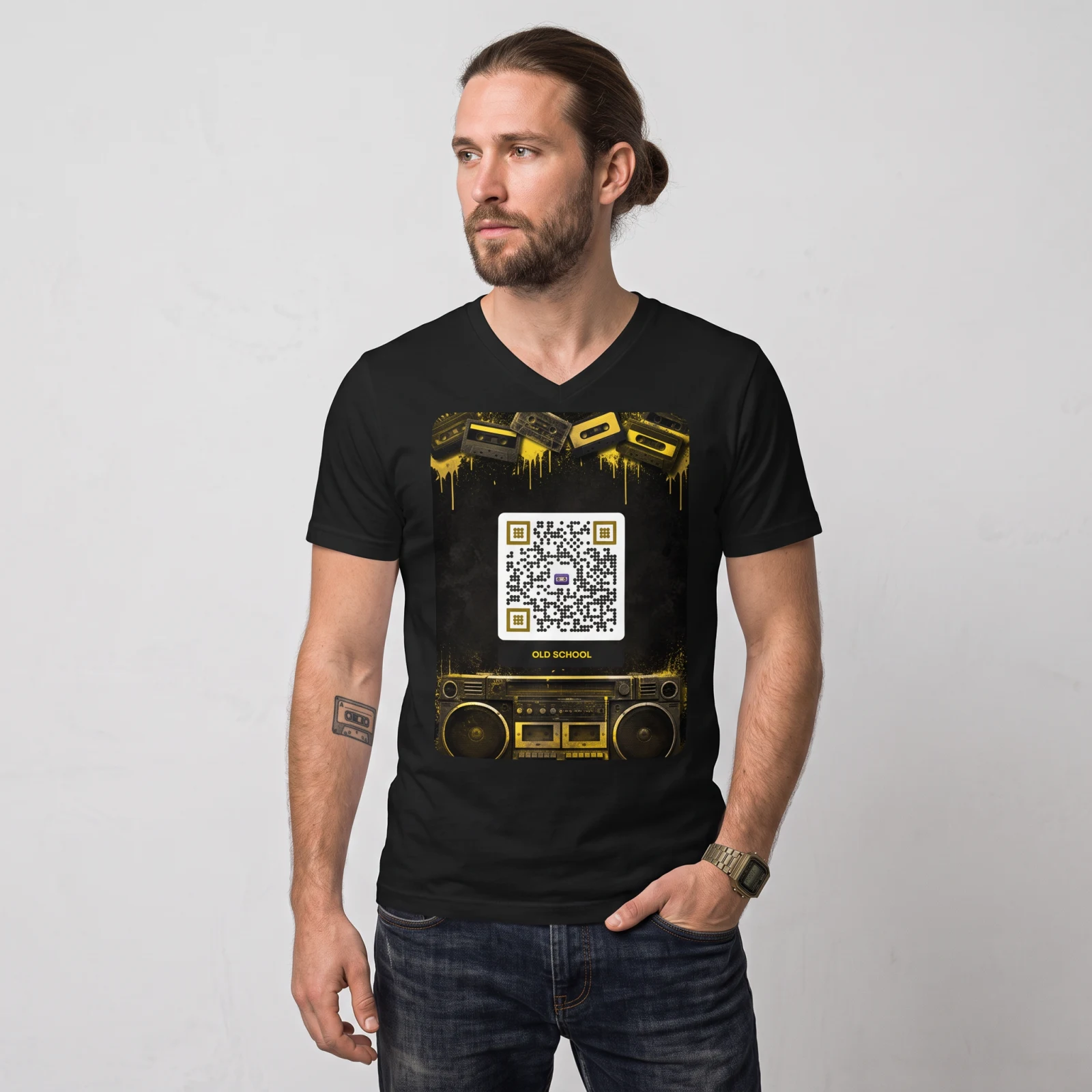 T-shirt col V QR code personnalisé — look casual chic – Noir